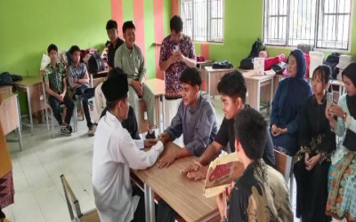 Simulasi Kehidupan Berkeluarga, Kelas XII SMAN 10 Batanghari Laksanakan Praktik Pernikahan